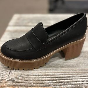 NWT MIA shoes size 9 in black in original box. Professional and casual!